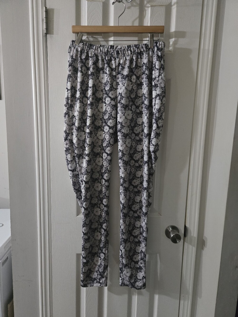 1x Torrid slinky leggings